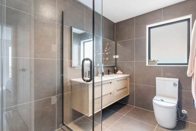 Photo of property in 17 Morus Road, Massey, Auckland, 0614