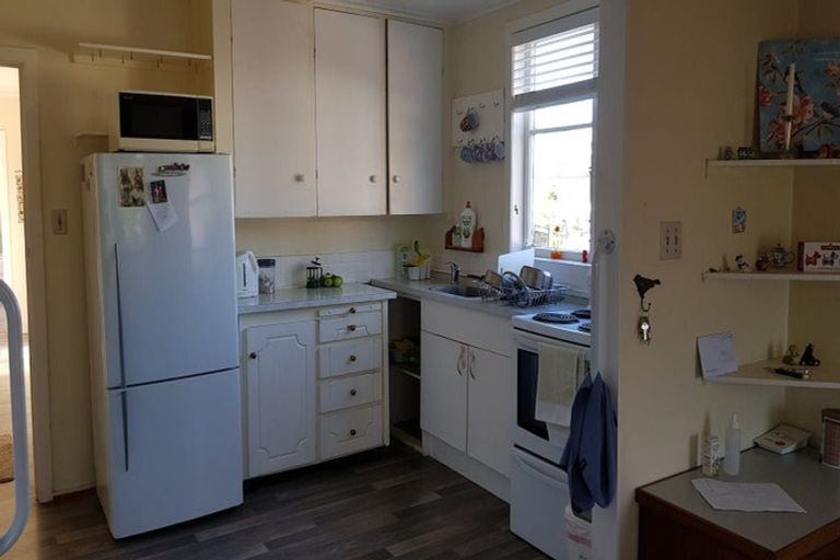 Photo of property in 38 Sunnynook Road, Sunnynook, Auckland, 0620