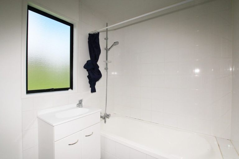 Photo of property in 41 Hewlett Road, Massey, Auckland, 0614