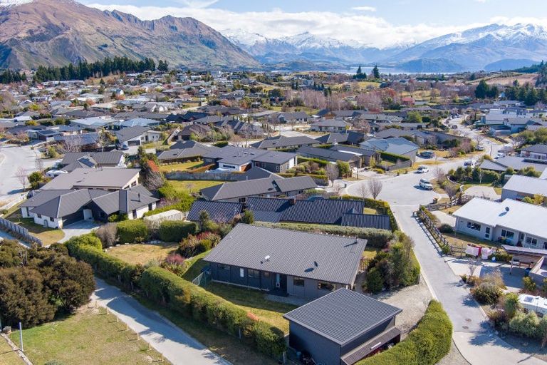 Photo of property in 16 Islington Place, Wanaka, 9305