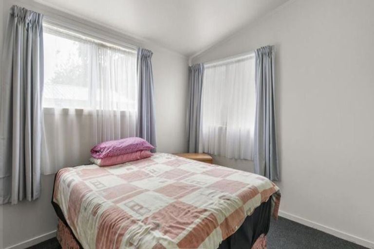Photo of property in 99 Kemp Road, Massey, Auckland, 0614