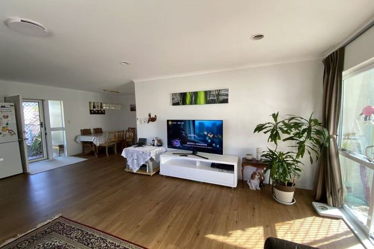 Photo of property in 1/269 Great North Road, Henderson, Auckland, 0612