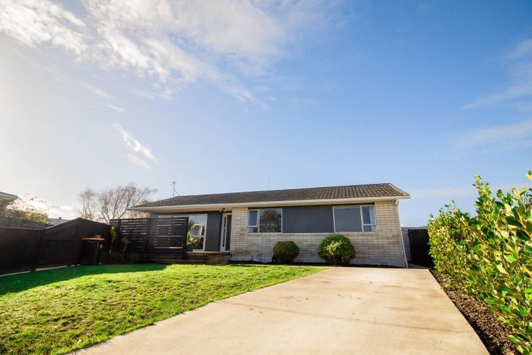 Photo of property in 32 Palliser Place, Milson, Palmerston North, 4414