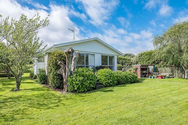 Photo of property in 22 Kaitawa Crescent, Paraparaumu, 5032