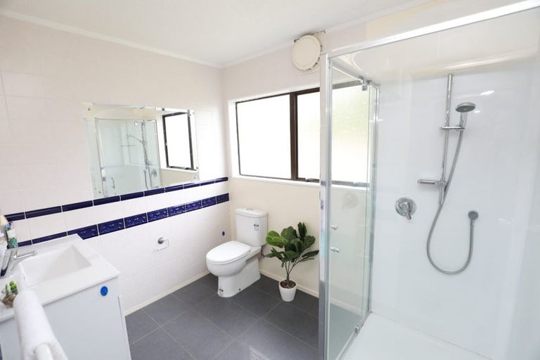 Photo of property in 56 Woodhouse Avenue, Karori, Wellington, 6012