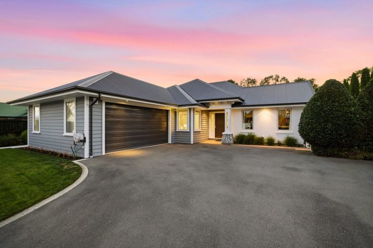 Photo of property in 24 Providence Place, Redwood, Christchurch, 8051