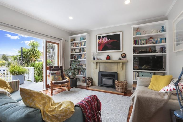 Photo of property in 18 Derwent Crescent, Titirangi, Auckland, 0604