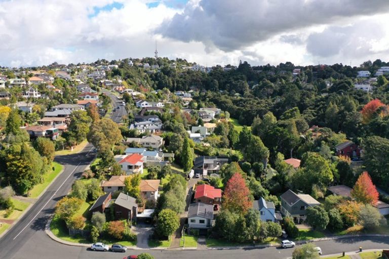 Photo of property in 1/3 Flavia Close, Torbay, Auckland, 0630