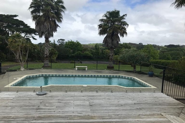 Photo of property in 79 Tawa Road, Kumeu, 0891