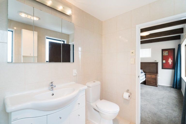 Photo of property in 16 Akaroa Avenue, Awapuni, Palmerston North, 4412