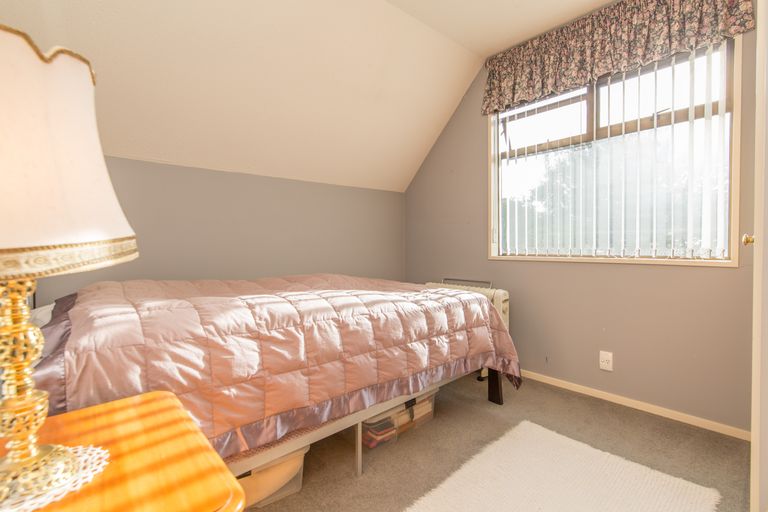 Photo of property in 2 Kent Lodge Avenue, Avonhead, Christchurch, 8042