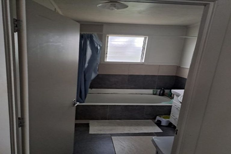 Photo of property in 1/34 Stanley Road, Glenfield, Auckland, 0629