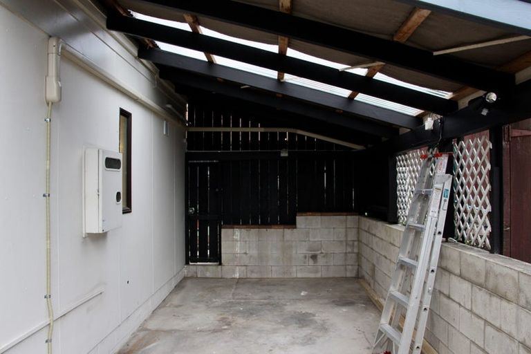 Photo of property in 2/75 Birkdale Road, Birkdale, Auckland, 0626