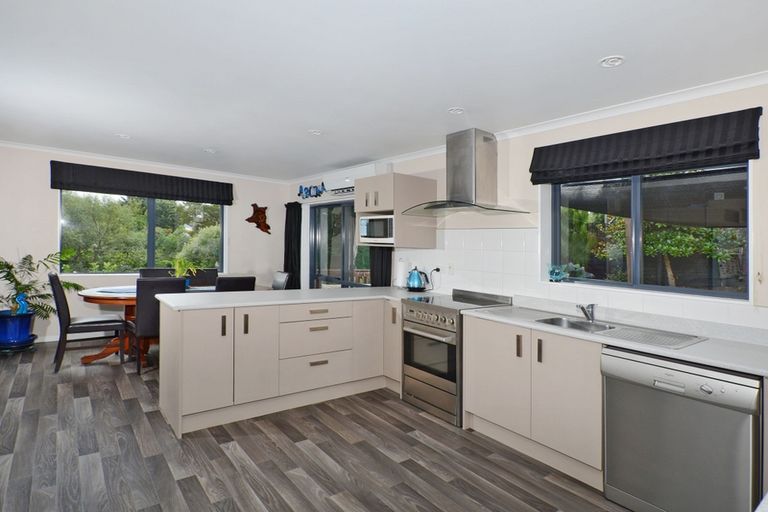 Photo of property in 24 Harbour View Road, Northland, Wellington, 6012