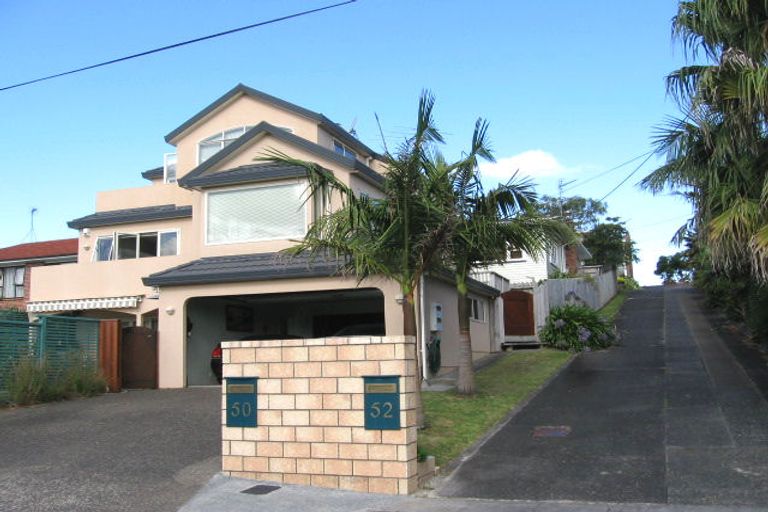 Photo of property in 52 Howard Road, Northcote, Auckland, 0627