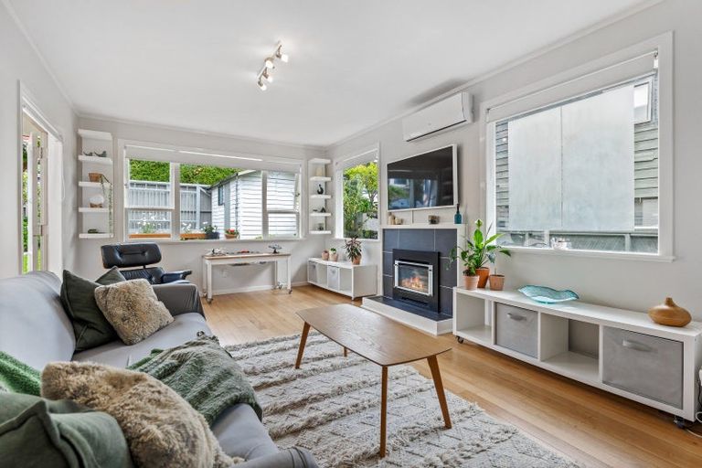 Photo of property in 2/71 Saddleback Rise, Murrays Bay, Auckland, 0630