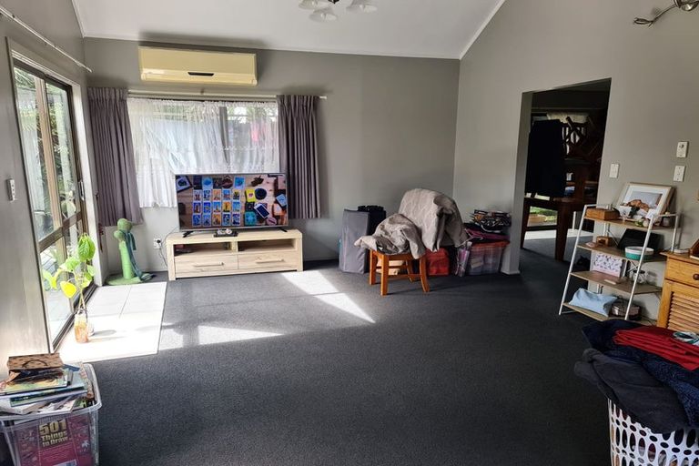 Photo of property in 17 Kentucky Crescent, Nawton, Hamilton, 3200