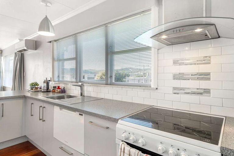 Photo of property in 2 Winchester Street, Levin, 5510