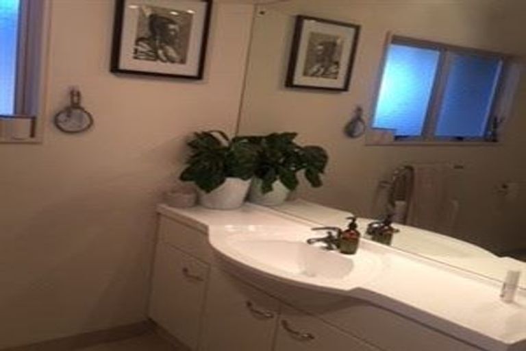 Photo of property in 4a/3 Corrella Road, Belmont, Auckland, 0622