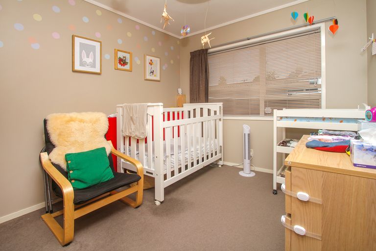 Photo of property in 1b Karaka Street, New Lynn, Auckland, 0600