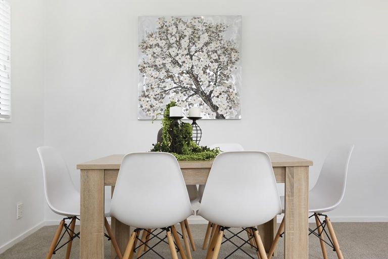 Photo of property in 2 Longview Rise, Massey, Auckland, 0614