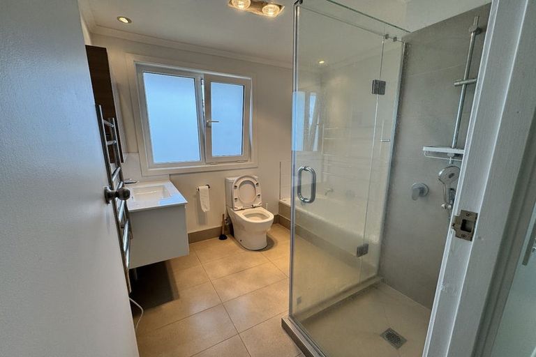 Photo of property in 118 Stapleford Crescent, Browns Bay, Auckland, 0630