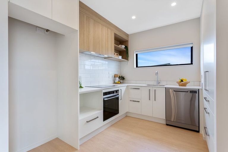 Photo of property in 2 Juniper Drive, Rosehill, 2113