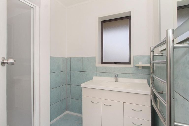 Photo of property in 16 Rata Street, Waiuku, 2123