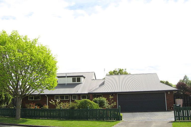 Photo of property in 10 Milesbrook Close, Rangiora, 7400