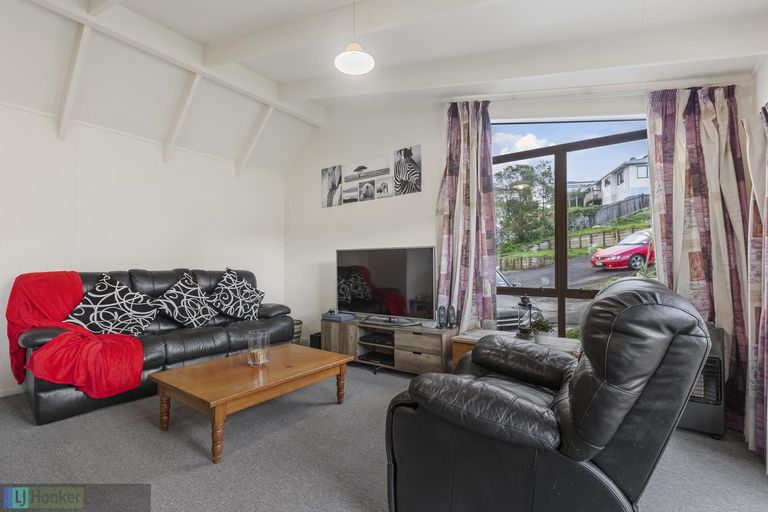 Photo of property in 5 Frosses Place, Massey, Auckland, 0614