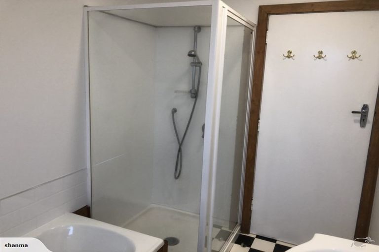 Photo of property in 54 Horokiwi Road West, Newlands, Wellington, 6037