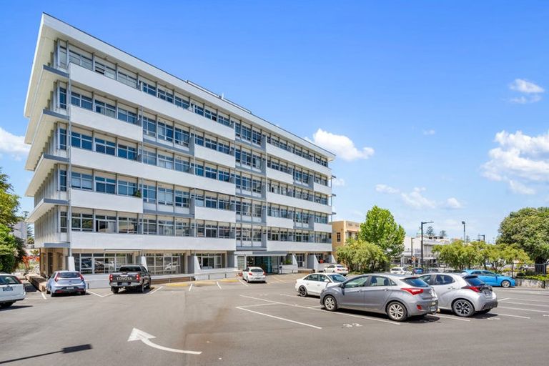 Photo of property in Mclean Towers, 3a/3 Shakespeare Road, Napier South, Napier, 4110