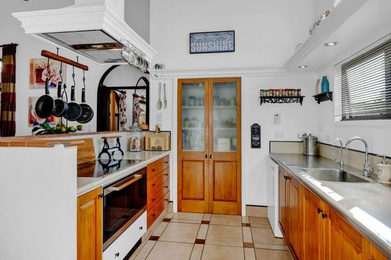 Photo of property in 15 Kowhai Street, Hawera, 4610