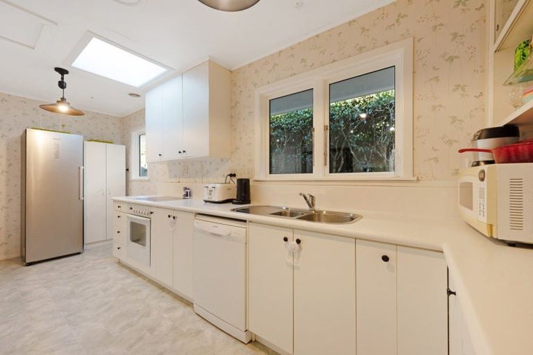 Photo of property in 48 Homewood Crescent, Karori, Wellington, 6012