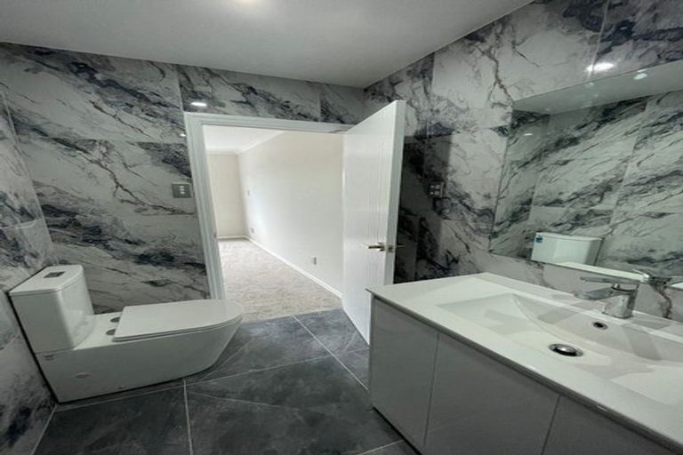 Photo of property in 4b Mirrabooka Avenue, Botany Downs, Auckland, 2010