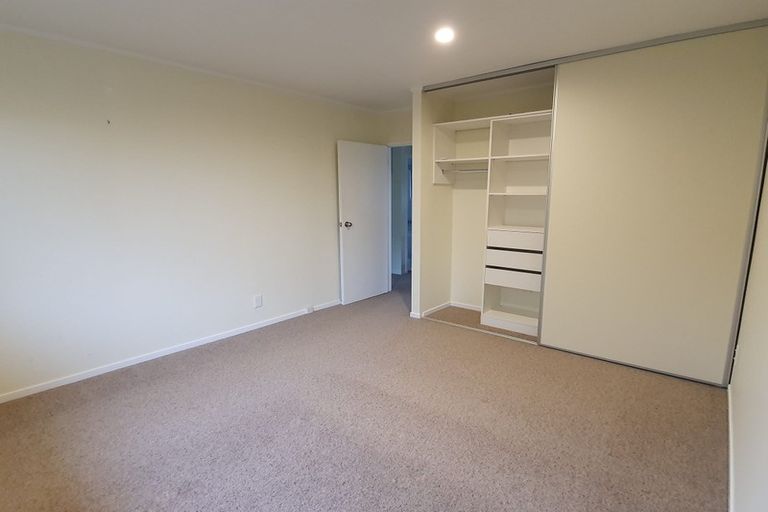 Photo of property in 3/104 East Coast Road, Forrest Hill, Auckland, 0620