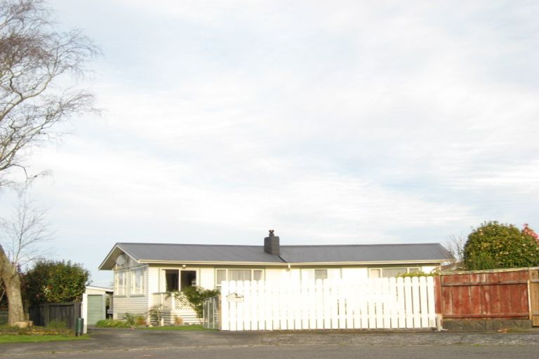 Photo of property in 12 Fairbank Avenue, Stratford, 4332