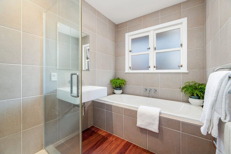 Photo of property in 8a Ava Avenue, Titirangi, Auckland, 0604