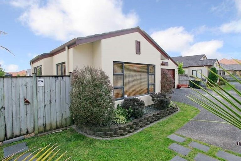 Photo of property in 44 Claremont Way, East Tamaki Heights, Auckland, 2016