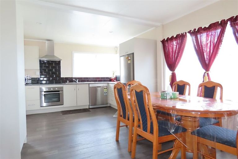 Photo of property in 95 Tiro Tiro Road, Levin, 5510