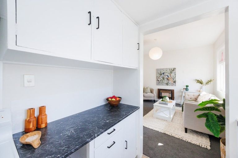 Photo of property in 33 Mcgiffert Street, Palmerston North, 4410
