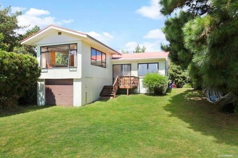 Photo of property in 90 Maunsell Road, Port Waikato, Tuakau, 2695