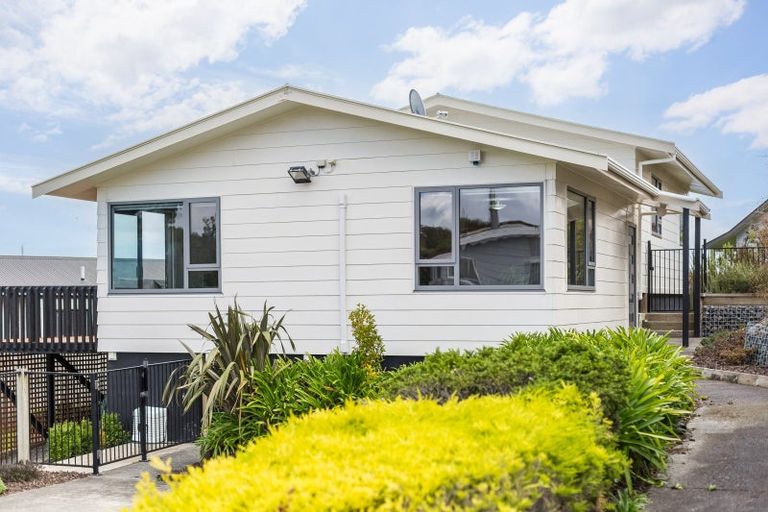 Photo of property in 4 Staysail Place, Whitby, Porirua, 5024