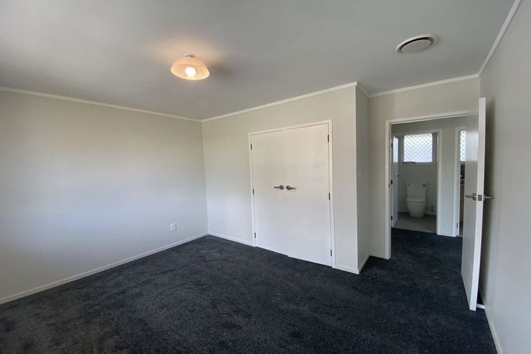Photo of property in 1/55 Fruitvale Road, New Lynn, Auckland, 0600