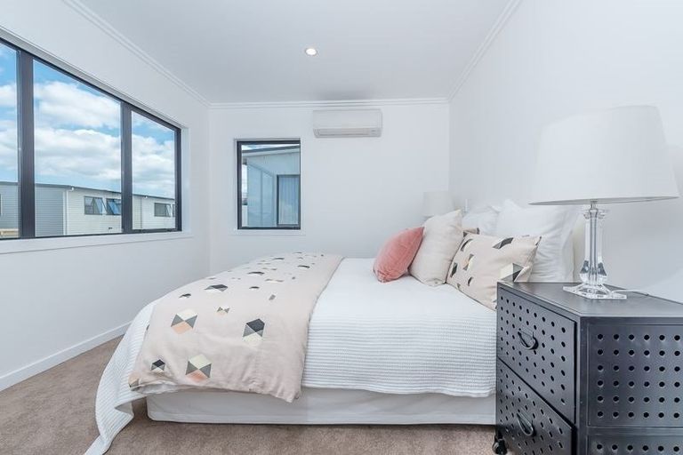 Photo of property in 12 Sacred Kingfisher Road, Hobsonville, Auckland, 0618