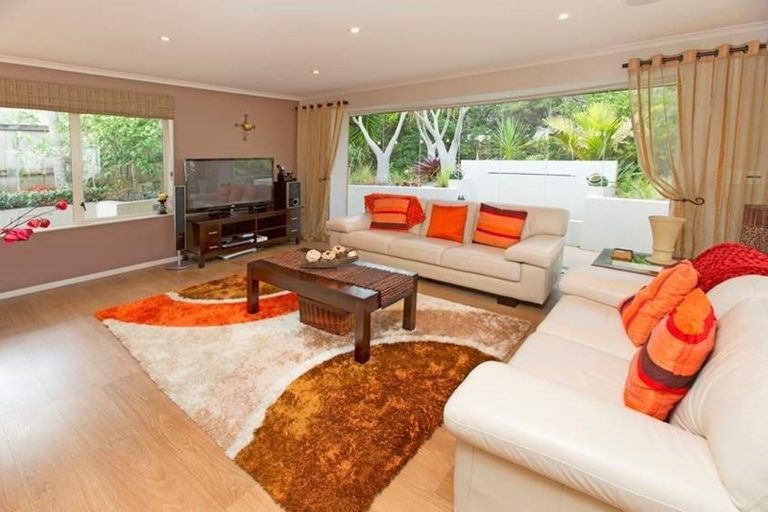 Photo of property in 36 Kittiwake Drive, Schnapper Rock, Auckland, 0632