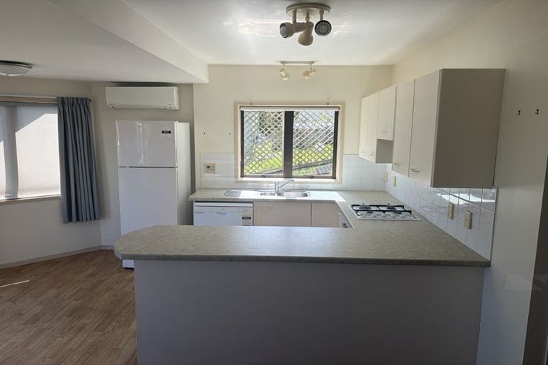 Photo of property in 1/10 Dallinghoe Crescent, Milford, Auckland, 0620