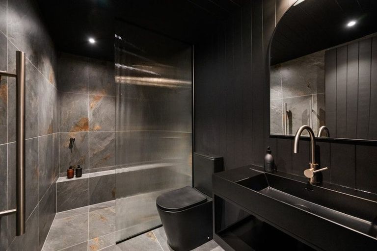 Photo of property in 66 Cedar Drive, Kelvin Heights, Queenstown, 9300