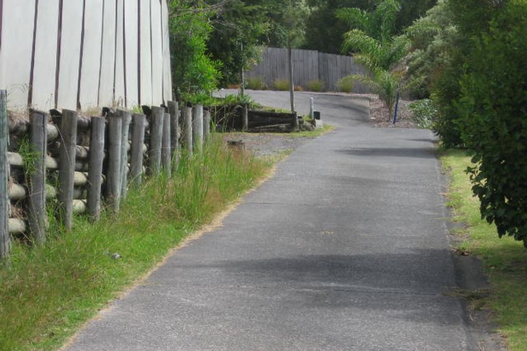 Photo of property in 1/15 Theban Place, Totara Vale, Auckland, 0629