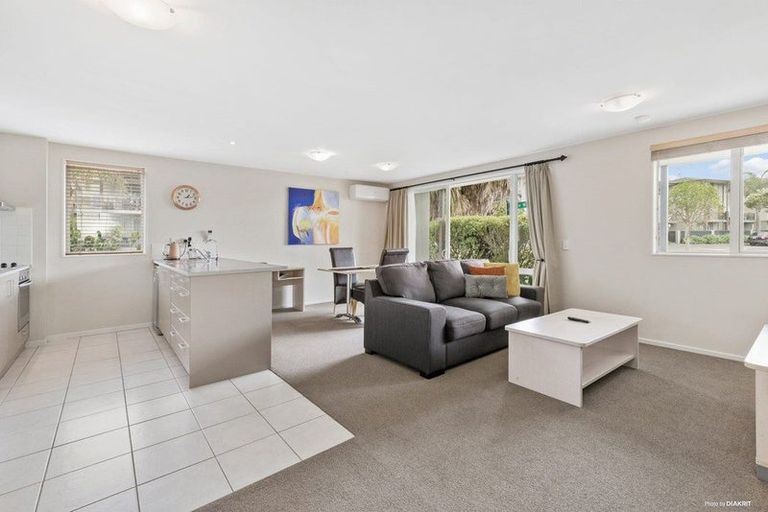 Photo of property in 2/30 Opito Way, East Tamaki, Auckland, 2013